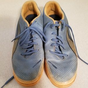 Boys size 8 pumas
